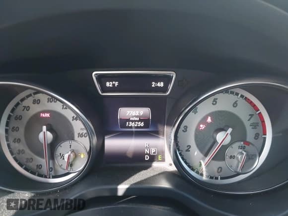 ✅ 2015 Mercedes-Benz CLA 250 • VIN: WDDSJ4EB4FN226941 • Lot: 43708611. Wystawiony na IAAI z przebiegiem 136 256 mil. Bezpłatny archiwum sprzedaży aukcyjnych z USA i szczegółowy raport historii pojazdu na DreamBid. Zdjęcie 7.