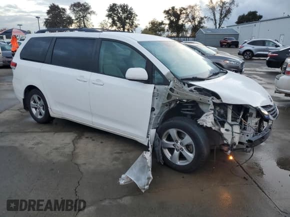✅ 2012 Toyota Sienna LE • VIN: 5TDKK3DC8CS242044 • Lot: 93704595. Wystawiony na Copart z przebiegiem 223 148 mil. Bezpłatny archiwum sprzedaży aukcyjnych z USA i szczegółowy raport historii pojazdu na DreamBid. Zdjęcie 4.
