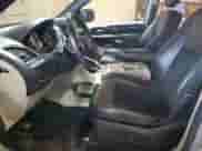 2018 Dodge Grand Caravan SXT z VIN 2C4RDGCG0JR205709, wystawiony jako Copart lot #90036005 z przebiegiem 83 321 mil mil oraz Szkoda całkowita • Salvage title. Historia ofert i sprzedaży dostępna na DreamBid. Obrazek 7.