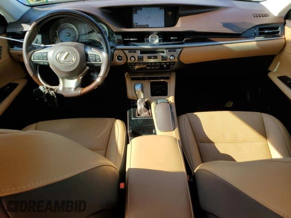 ✅ 2016 Lexus ES 300h • VIN: JTHBW1GG6G2121774 • Lot: 89933235. Wystawiony na Copart z przebiegiem 49 119 mil. Bezpłatny archiwum sprzedaży aukcyjnych z USA i szczegółowy raport historii pojazdu na DreamBid. Zdjęcie 8.