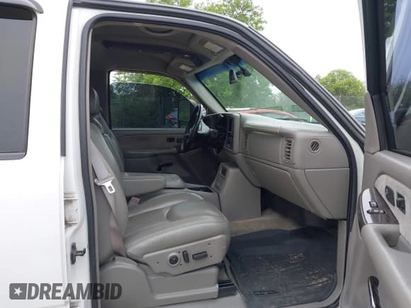 ✅ 2001 Chevrolet Silverado 2500HD LS • VIN: 1GCHK23U71F150029 • Lot: 42586816. Wystawiony na IAAI z przebiegiem 214 239 mil. Bezpłatny archiwum sprzedaży aukcyjnych z USA i szczegółowy raport historii pojazdu na DreamBid. Zdjęcie 5.