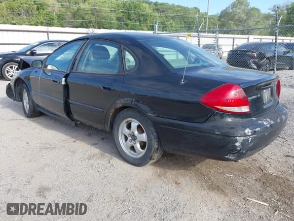 ✅ 2004 Ford Taurus SE • VIN: 1FAFP53284G179777 • Lot: 43053159. Wystawiony na IAAI z przebiegiem Nie podano. Bezpłatny archiwum sprzedaży aukcyjnych z USA i szczegółowy raport historii pojazdu na DreamBid. Zdjęcie 3.