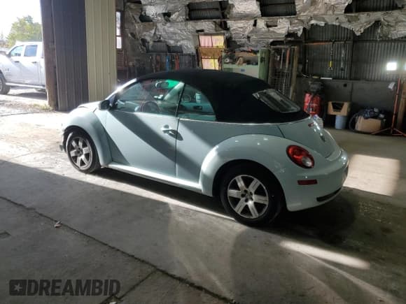 ✅ 2006 Volkswagen Beetle • VIN: 3VWRG31YX6M328487 • Лот: 76566084. Опубликован ранее на Copart с пробегом 160 323 миль. Бесплатный доступ к архиву аукционных продаж из США и подробный отчёт об истории автомобиля на DreamBid. Изображение 2.