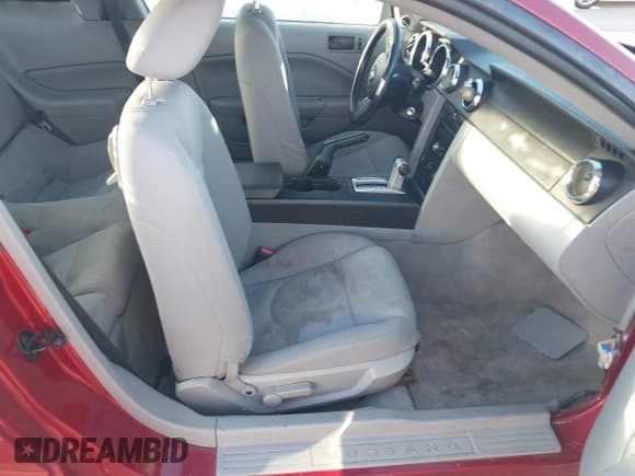 ✅ 2006 Ford Mustang Standard • VIN: 1ZVFT80N365128527 • Lot: 43578756. Wystawiony na IAAI z przebiegiem 188 251 mil. Bezpłatny archiwum sprzedaży aukcyjnych z USA i szczegółowy raport historii pojazdu na DreamBid. Zdjęcie 5.