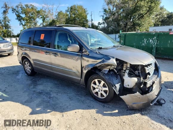 ✅ 2010 Chrysler Town & Country Touring Plus • VIN: 2A4RR8DX1AR334221 • Lot: 91305345. Wystawiony na Copart z przebiegiem 281 649 mil. Bezpłatny archiwum sprzedaży aukcyjnych z USA i szczegółowy raport historii pojazdu na DreamBid. Zdjęcie 4.