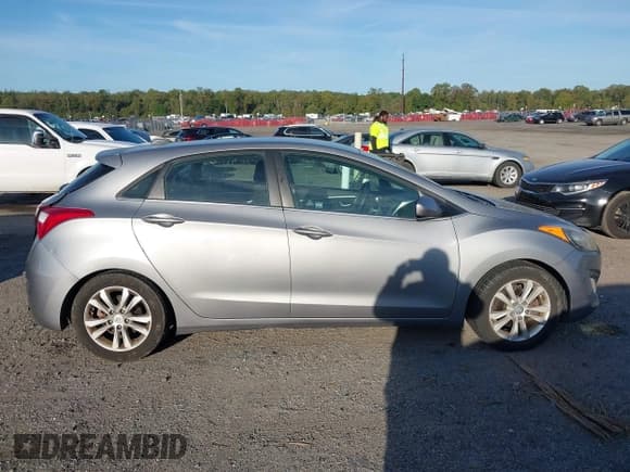 ✅ 2013 Hyundai Elantra • VIN: KMHD35LE8DU090361 • Lot: 43357047. Listed on IAAI with 158,986 mi. Free auction sales archive from the USA and detailed vehicle history report at DreamBid. Image 14.