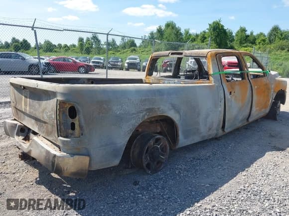 ✅ 2018 Ram 2500 Tradesman • VIN: 3C6UR5HJ8JG174257 • Lot: 42756530. Wystawiony na IAAI z przebiegiem 29 697 mil. Bezpłatny archiwum sprzedaży aukcyjnych z USA i szczegółowy raport historii pojazdu na DreamBid. Zdjęcie 4.