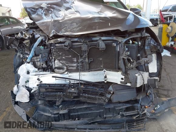 ✅ 2017 Toyota Highlander XLE • VIN: 5TDJZRFH7HS412078 • Lot: 43682059. Wystawiony na IAAI z przebiegiem 49 716 mil. Bezpłatny archiwum sprzedaży aukcyjnych z USA i szczegółowy raport historii pojazdu na DreamBid. Zdjęcie 6.