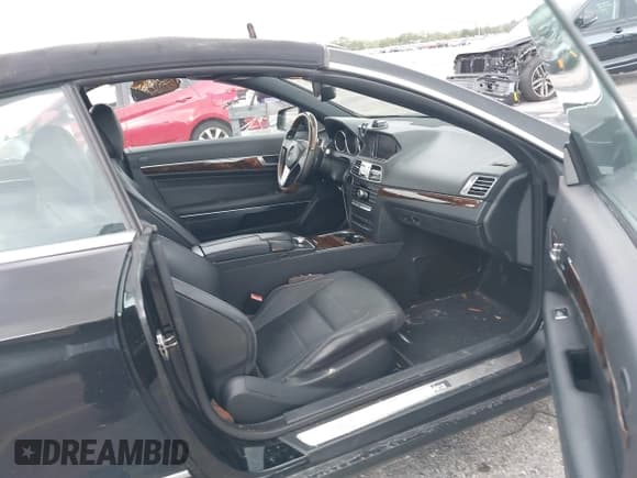 ✅ 2014 Mercedes-Benz E 350 • VIN: WDDKK5KF7EF240724 • Lot: 42469727. Listed on IAAI with 116,174 mi. Free auction sales archive from the USA and detailed vehicle history report at DreamBid. Image 5.