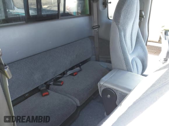 ✅ 1997 Dodge Dakota • VIN: 1B7GL23X9VS142143 • Lot: 41397050. Wystawiony na IAAI z przebiegiem 140 122 mil. Bezpłatny archiwum sprzedaży aukcyjnych z USA i szczegółowy raport historii pojazdu na DreamBid. Zdjęcie 8.