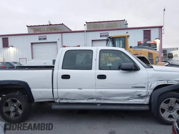 ✅ 2004 Chevrolet Silverado 2500HD LS • VIN: 1GCHC23U64F186697 • Лот: 41851795. Опубликован ранее на IAAI с пробегом 232 715 миль. Бесплатный доступ к архиву аукционных продаж из США и подробный отчёт об истории автомобиля на DreamBid. Изображение 13.