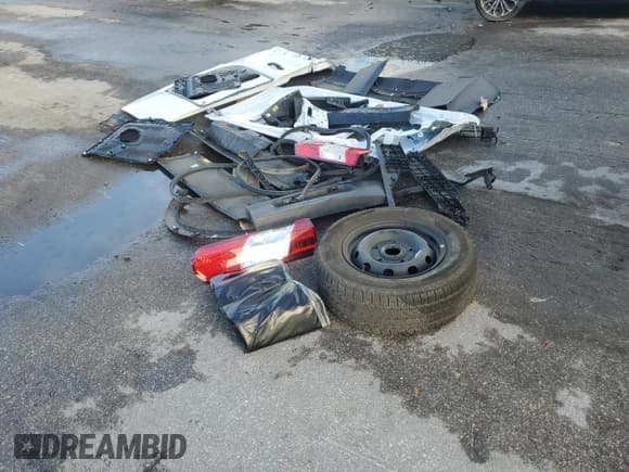 ✅ 2023 Ford Transit Cargo • VIN: 1FTBR3X80PKA82581 • Lot: 85100375. Wystawiony na Copart z przebiegiem 222 498 mil. Bezpłatny archiwum sprzedaży aukcyjnych z USA i szczegółowy raport historii pojazdu na DreamBid. Zdjęcie 13.