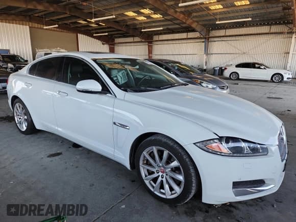 ✅ 2014 Jaguar XF T • VIN: SAJWA0ES0EPU19130 • Lot: 90946545. Wystawiony na Copart z przebiegiem Nie podano. Bezpłatny archiwum sprzedaży aukcyjnych z USA i szczegółowy raport historii pojazdu na DreamBid. Zdjęcie 4.