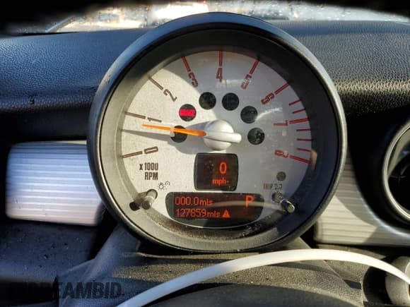 ✅ 2012 MINI Clubman S • VIN: WMWZG3C50CTY38041 • Lot: 91230425. Wystawiony na Copart z przebiegiem 127 859 mil. Bezpłatny archiwum sprzedaży aukcyjnych z USA i szczegółowy raport historii pojazdu na DreamBid. Zdjęcie 9.