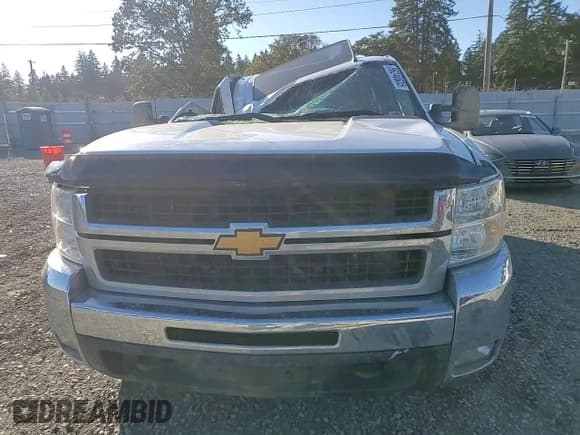 ✅ 2009 Chevrolet Silverado 1500 • VIN: 1GCHC69609E156673 • Lot: 86246605. Wystawiony na Copart z przebiegiem 135 626 mil. Bezpłatny archiwum sprzedaży aukcyjnych z USA i szczegółowy raport historii pojazdu na DreamBid. Zdjęcie 13.