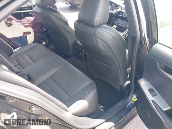 ✅ 2017 Lexus IS 200t • VIN: JTHBA1D29H5052506 • Lot: 42832563. Wystawiony na IAAI z przebiegiem 106 483 mil. Bezpłatny archiwum sprzedaży aukcyjnych z USA i szczegółowy raport historii pojazdu na DreamBid. Zdjęcie 8.