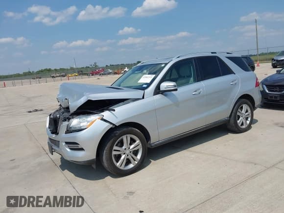 ✅ 2013 Mercedes-Benz M 350 • VIN: 4JGDA2EB8DA233821 • Лот: 43081521. Опубликован ранее на IAAI с пробегом 103 485 миль. Бесплатный доступ к архиву аукционных продаж из США и подробный отчёт об истории автомобиля на DreamBid. Изображение 2.