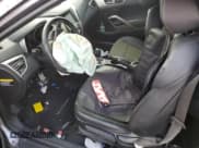 ✅ 2016 Hyundai Veloster • VIN: KMHTC6AD5GU285737 • Lot: 82837994. Wystawiony na Copart z przebiegiem Nie podano. Bezpłatny archiwum sprzedaży aukcyjnych z USA i szczegółowy raport historii pojazdu na DreamBid. Zdjęcie 7.