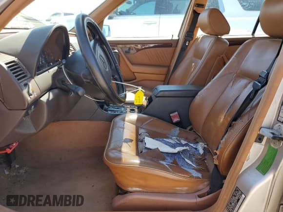 ✅ 1995 Mercedes-Benz C 2.8L • VIN: WDBHA28E7SF255142 • Lot: 68411704. Wystawiony na Copart z przebiegiem 334 000 mil. Bezpłatny archiwum sprzedaży aukcyjnych z USA i szczegółowy raport historii pojazdu na DreamBid. Zdjęcie 7.