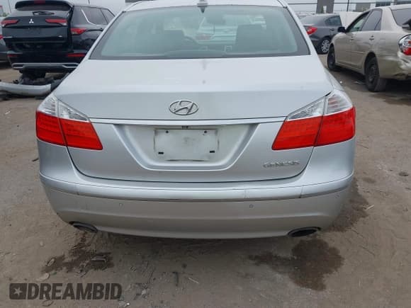 ✅ 2009 Hyundai Genesis • VIN: KMHGC46E99U024699 • Lot: 43520445. Wystawiony na IAAI z przebiegiem Nie podano. Bezpłatny archiwum sprzedaży aukcyjnych z USA i szczegółowy raport historii pojazdu na DreamBid. Zdjęcie 16.