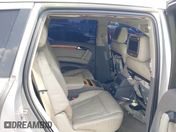 ✅ 2007 Audi Q7 Premium • VIN: WA1BV74L17D072586 • Lot: 42630311. Wystawiony na IAAI z przebiegiem 131 760 mil. Bezpłatny archiwum sprzedaży aukcyjnych z USA i szczegółowy raport historii pojazdu na DreamBid. Zdjęcie 8.