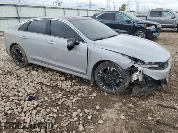 ✅ 2022 Kia K5 GT-Line • VIN: 5XXG64J26NG159468 • Lot: 82339965. Wystawiony na Copart z przebiegiem 85 357 mil. Bezpłatny archiwum sprzedaży aukcyjnych z USA i szczegółowy raport historii pojazdu na DreamBid. Zdjęcie 4.