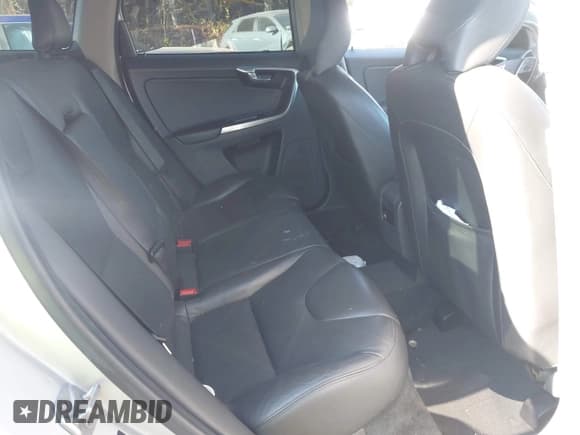 ✅ 2015 Volvo XC60 T5 • VIN: YV4612RK0F2686932 • Lot: 43502739. Listed on IAAI with 190,197 mi. Free auction sales archive from the USA and detailed vehicle history report at DreamBid. Image 8.
