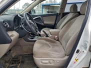 ✅ 2006 Toyota RAV4 Limited • VIN: JTMZD31V165015383 • Лот: 95161335. Опубликован ранее на Copart с пробегом 181 081 миль. Бесплатный доступ к архиву аукционных продаж из США и подробный отчёт об истории автомобиля на DreamBid. Изображение 7.