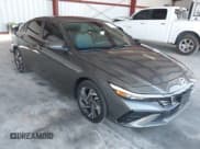 ✅ 2025 Hyundai Elantra Limited • VIN: KMHLN4DJ3SU133402 • Лот: 43040763. Опубликован ранее на IAAI с пробегом 1 677 миль. Бесплатный доступ к архиву аукционных продаж из США и подробный отчёт об истории автомобиля на DreamBid. Изображение 1.