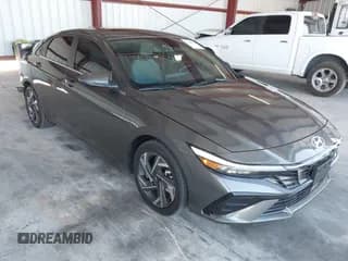 ✅ 2025 Hyundai Elantra Limited • VIN: KMHLN4DJ3SU133402 • Лот: 43040763. Опубликован ранее на IAAI с пробегом 1 677 миль. Бесплатный доступ к архиву аукционных продаж из США и подробный отчёт об истории автомобиля на DreamBid. Изображение 1.