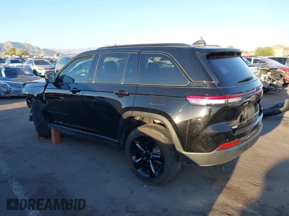 ✅ 2023 Jeep Grand Cherokee Altitude • VIN: 1C4RJGAG6PC662909 • Lot: 42916213. Wystawiony na IAAI z przebiegiem 24 008 mil. Bezpłatny archiwum sprzedaży aukcyjnych z USA i szczegółowy raport historii pojazdu na DreamBid. Zdjęcie 3.