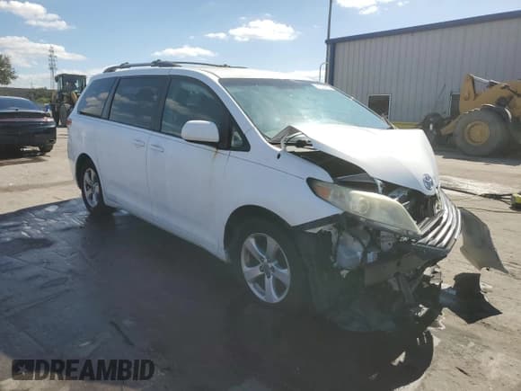 ✅ 2011 Toyota Sienna LE • VIN: 5TDKK3DCXBS133938 • Lot: 91513855. Wystawiony na Copart z przebiegiem 237 717 mil. Bezpłatny archiwum sprzedaży aukcyjnych z USA i szczegółowy raport historii pojazdu na DreamBid. Zdjęcie 4.