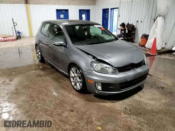 ✅ 2013 Volkswagen Golf GTI • VIN: WVWFV7AJ8DW012833 • Лот: 46667255. Опубликован ранее на Copart с пробегом 106 973 миль. Бесплатный доступ к архиву аукционных продаж из США и подробный отчёт об истории автомобиля на DreamBid. Изображение 14.