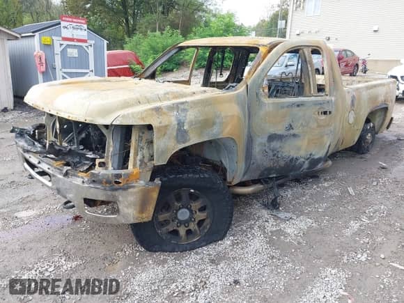 2011 Chevrolet Silverado 2500HD LT z VIN 1GC2KXCG6BZ138869, wystawiony jako IAAI lot #43311272 z przebiegiem Nie podano mil oraz . Historia ofert i sprzedaży dostępna na DreamBid. Obrazek 2.