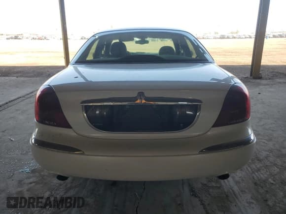 ✅ 2001 Lincoln Continental • VIN: 1LNHM97V31Y622782 • Lot: 74023344. Wystawiony na Copart z przebiegiem 116 672 mil. Bezpłatny archiwum sprzedaży aukcyjnych z USA i szczegółowy raport historii pojazdu na DreamBid. Zdjęcie 6.