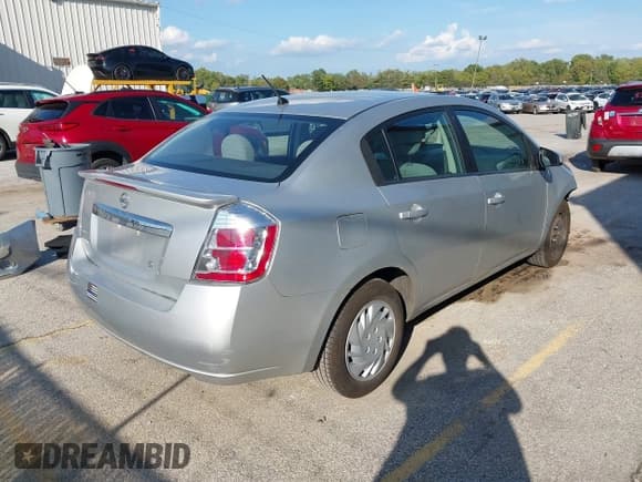 ✅ 2012 Nissan Sentra 2.0 • VIN: 3N1AB6AP6CL651883 • Lot: 43252318. Wystawiony na IAAI z przebiegiem 109 716 mil. Bezpłatny archiwum sprzedaży aukcyjnych z USA i szczegółowy raport historii pojazdu na DreamBid. Zdjęcie 4.