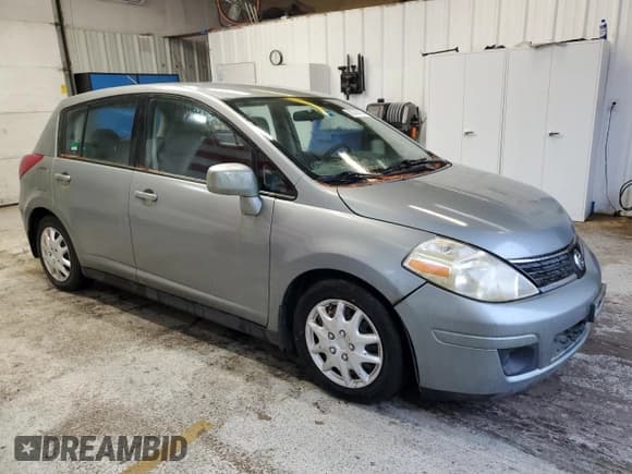 ✅ 2008 Nissan Versa S • VIN: 3N1BC13E38L380367 • Lot: 92388795. Wystawiony na Copart z przebiegiem 104 743 mil. Bezpłatny archiwum sprzedaży aukcyjnych z USA i szczegółowy raport historii pojazdu na DreamBid. Zdjęcie 4.
