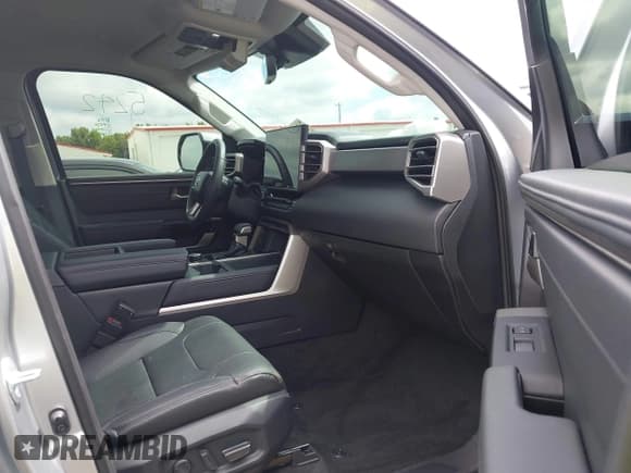 ✅ 2024 Toyota Tundra Limited Hybrid • VIN: 5TFJC5DB5RX067377 • Lot: 42640668. Wystawiony na IAAI z przebiegiem 11 703 mil. Bezpłatny archiwum sprzedaży aukcyjnych z USA i szczegółowy raport historii pojazdu na DreamBid. Zdjęcie 5.