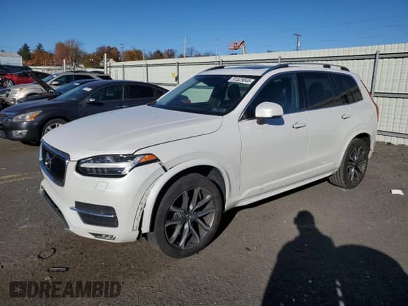 ✅ 2017 Volvo XC90 Momentum • VIN: YV4A22PK0H1171044 • Lot: 91529845. Wystawiony na Copart z przebiegiem 88 913 mil. Bezpłatny archiwum sprzedaży aukcyjnych z USA i szczegółowy raport historii pojazdu na DreamBid. Zdjęcie 1.