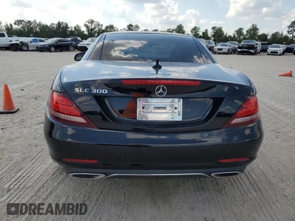 ✅ 2017 Mercedes-Benz SLC 300 • VIN: WDDPK3JA9HF130892 • Лот: 71975454. Опубликован ранее на Copart с пробегом 60 190 миль. Бесплатный доступ к архиву аукционных продаж из США и подробный отчёт об истории автомобиля на DreamBid. Изображение 6.