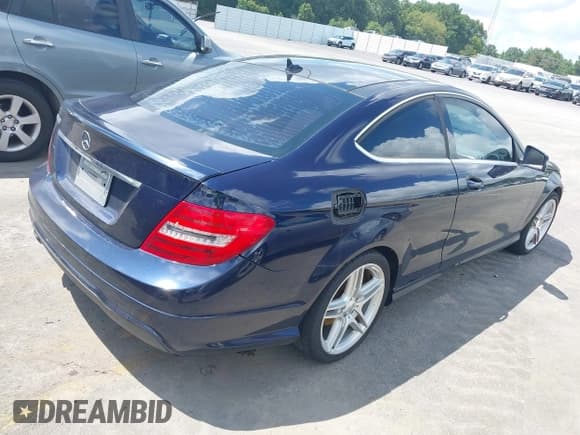 ✅ 2013 Mercedes-Benz C 250 • VIN: WDDGJ4HB9DF979566 • Lot: 42966986. Wystawiony na IAAI z przebiegiem 155 426 mil. Bezpłatny archiwum sprzedaży aukcyjnych z USA i szczegółowy raport historii pojazdu na DreamBid. Zdjęcie 4.