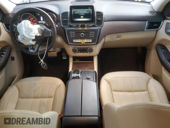 ✅ 2019 Mercedes-Benz GLE 400 • VIN: 4JGDA5GB7KB216790 • Лот: 92095265. Опубликован ранее на Copart с пробегом 65 959 миль. Бесплатный доступ к архиву аукционных продаж из США и подробный отчёт об истории автомобиля на DreamBid. Изображение 8.