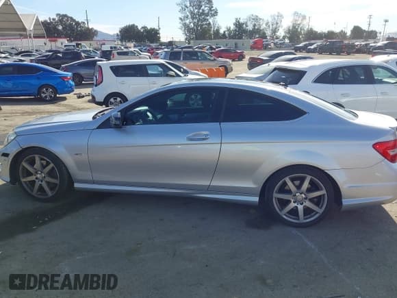 ✅ 2012 Mercedes-Benz C 350 • VIN: WDDGJ5HB7CF912257 • Lot: 41680798. Listed on IAAI with 149,919 mi. Free auction sales archive from the USA and detailed vehicle history report at DreamBid. Image 15.