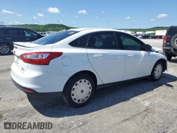 ✅ 2013 Ford Focus SE • VIN: 1FADP3F27DL313211 • Lot: 55248925. Wystawiony na Copart z przebiegiem 134 211 mil. Bezpłatny archiwum sprzedaży aukcyjnych z USA i szczegółowy raport historii pojazdu na DreamBid. Zdjęcie 3.