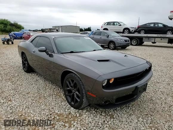 ✅ 2022 Dodge Challenger SXT • VIN: 2C3CDZAG5NH143941 • Lot: 64348874. Wystawiony na Copart z przebiegiem 33 790 mil. Bezpłatny archiwum sprzedaży aukcyjnych z USA i szczegółowy raport historii pojazdu na DreamBid. Zdjęcie 11.