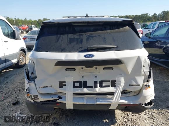 ✅ 2022 Ford Police Interceptor Utility • VIN: 1FM5K8AB3NGA10191 • Lot: 42038249. Wystawiony na IAAI z przebiegiem 34 140 mil. Bezpłatny archiwum sprzedaży aukcyjnych z USA i szczegółowy raport historii pojazdu na DreamBid. Zdjęcie 6.