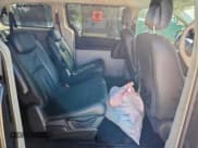 ✅ 2010 Chrysler Town & Country Touring Plus • VIN: 2A4RR8DX1AR334221 • Lot: 91305345. Wystawiony na Copart z przebiegiem 281 649 mil. Bezpłatny archiwum sprzedaży aukcyjnych z USA i szczegółowy raport historii pojazdu na DreamBid. Zdjęcie 11.