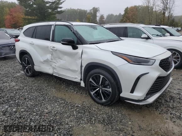 ✅ 2022 Toyota Highlander XSE • VIN: 5TDLZRAH9NS134196 • Lot: 86465285. Wystawiony na Copart z przebiegiem 12 522 mil. Bezpłatny archiwum sprzedaży aukcyjnych z USA i szczegółowy raport historii pojazdu na DreamBid. Zdjęcie 4.