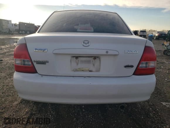 ✅ 2001 Mazda Protege DX • VIN: JM1BJ222410441812 • Лот: 88330565. Опубликован ранее на Copart с пробегом 169 447 миль. Бесплатный доступ к архиву аукционных продаж из США и подробный отчёт об истории автомобиля на DreamBid. Изображение 6.