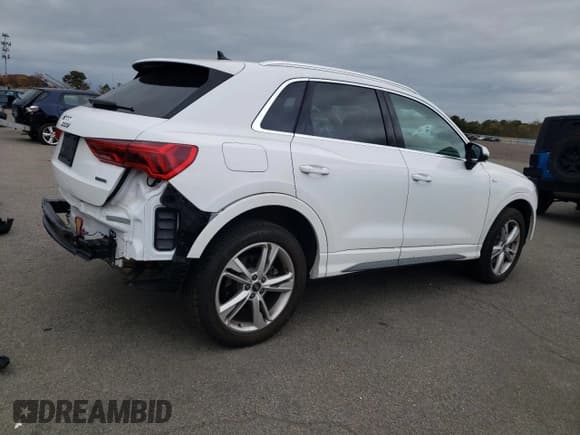 ✅ 2024 Audi Q3 S line Premium • VIN: WA1DECF34R1025698 • Lot: 90062355. Wystawiony na Copart z przebiegiem 19 610 mil. Bezpłatny archiwum sprzedaży aukcyjnych z USA i szczegółowy raport historii pojazdu na DreamBid. Zdjęcie 3.